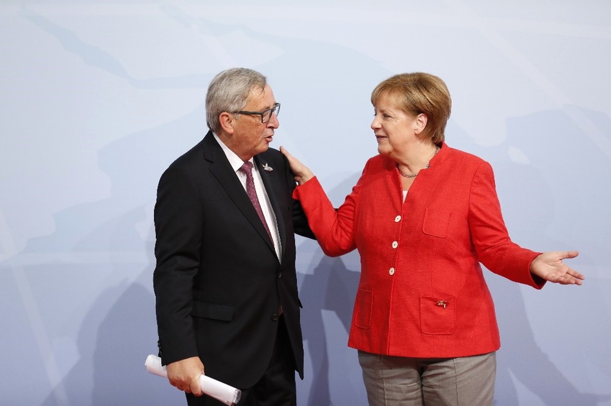 Merkel, G-20 Zirvesi\'ne Gelen Liderleri Karşıladı