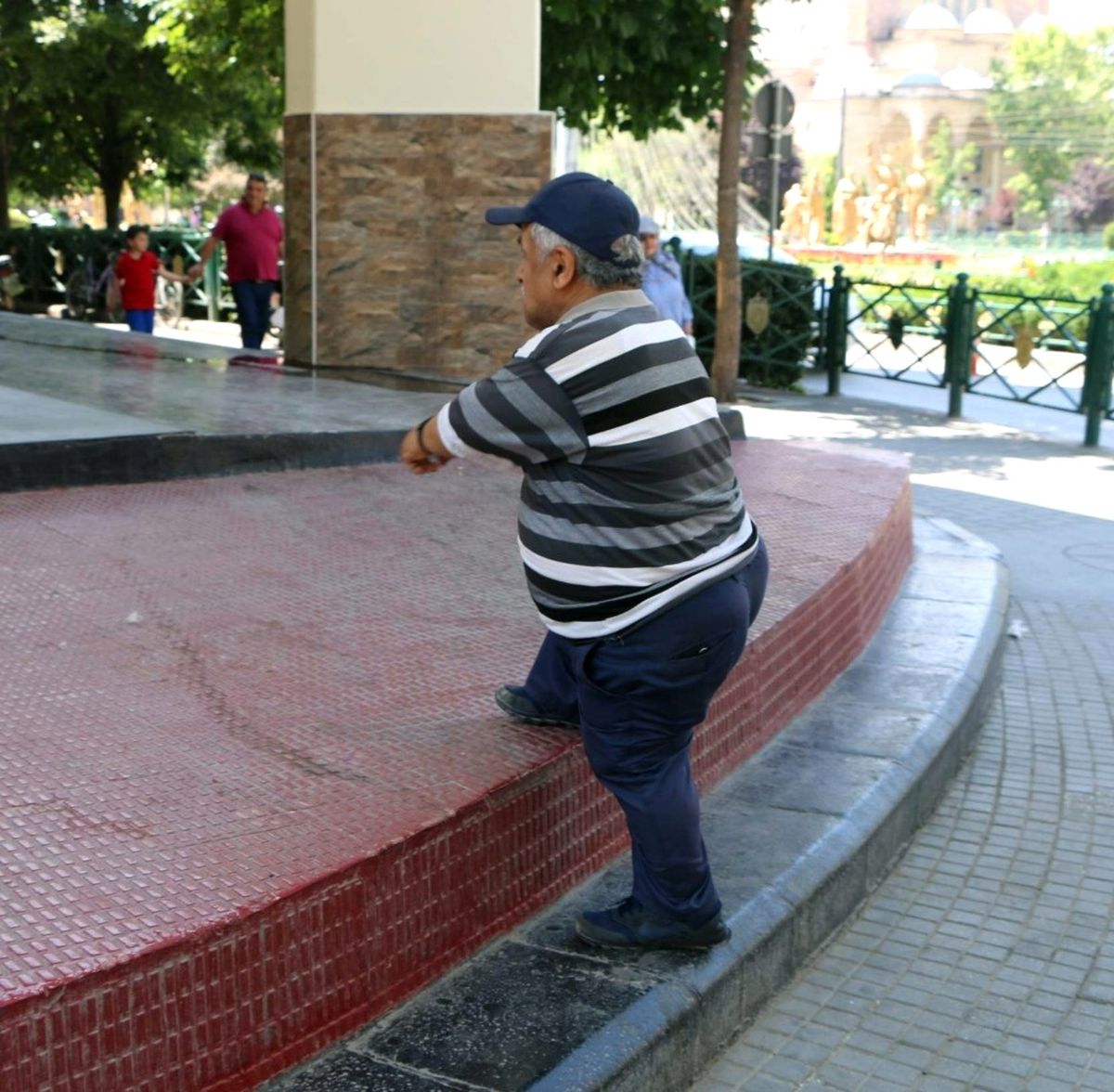 Cüceler Seslerini Duyurmak İstiyor