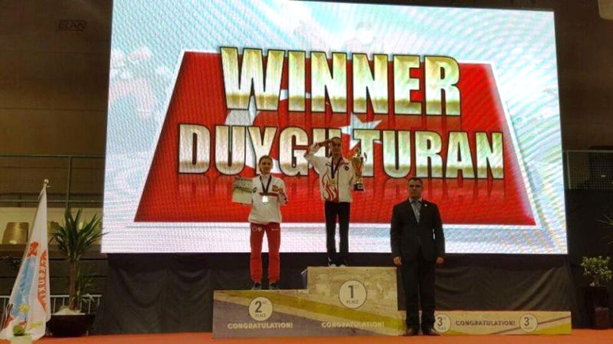 Şişli Hamidiye Etfal Eğitim ve Araştırma Hastanesi\'de Tedavi Gören Hastalar Kick Boksçu Hemşireye...