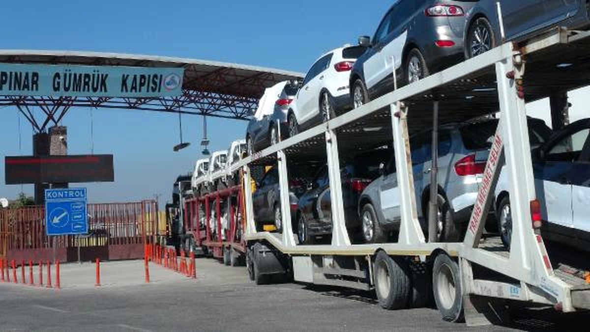 Özgür Suriye Ordusu\'na Araç Sevkiyatı Sürüyor