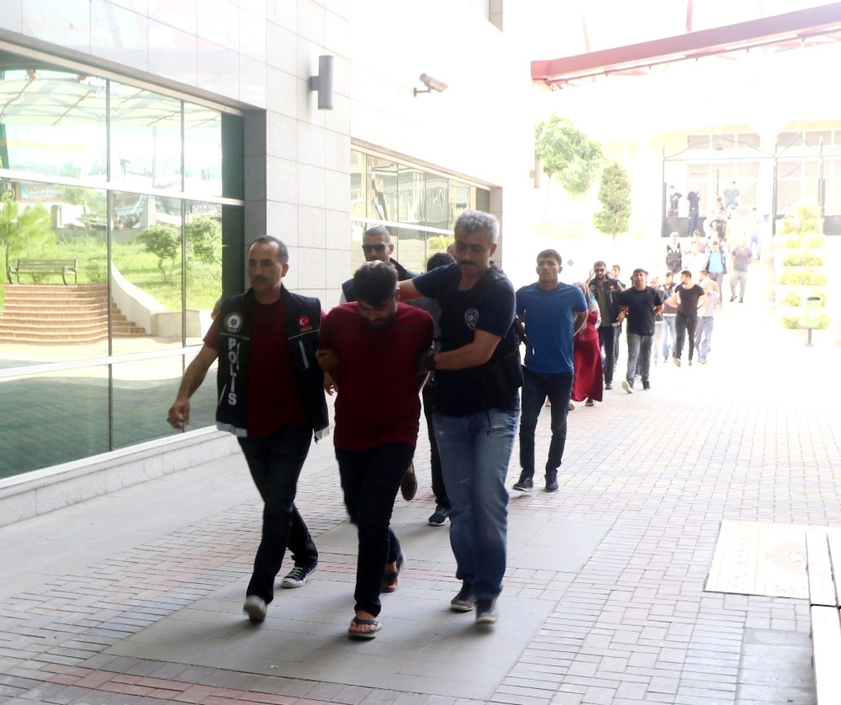 Şafak Operasyonunda Gözaltına Alınan 16 Kişi Adliyeye Sevk Edildi