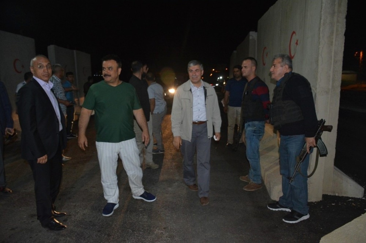 Sanatçı Serttaş\'tan Güvenlik Güçlerine Sürpriz Gece Ziyareti