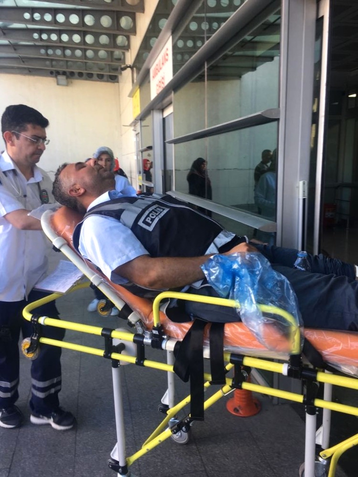 Seyyar Satıcılar, Polis ve Zabıtaya Saldırdı: 3 Yaralı