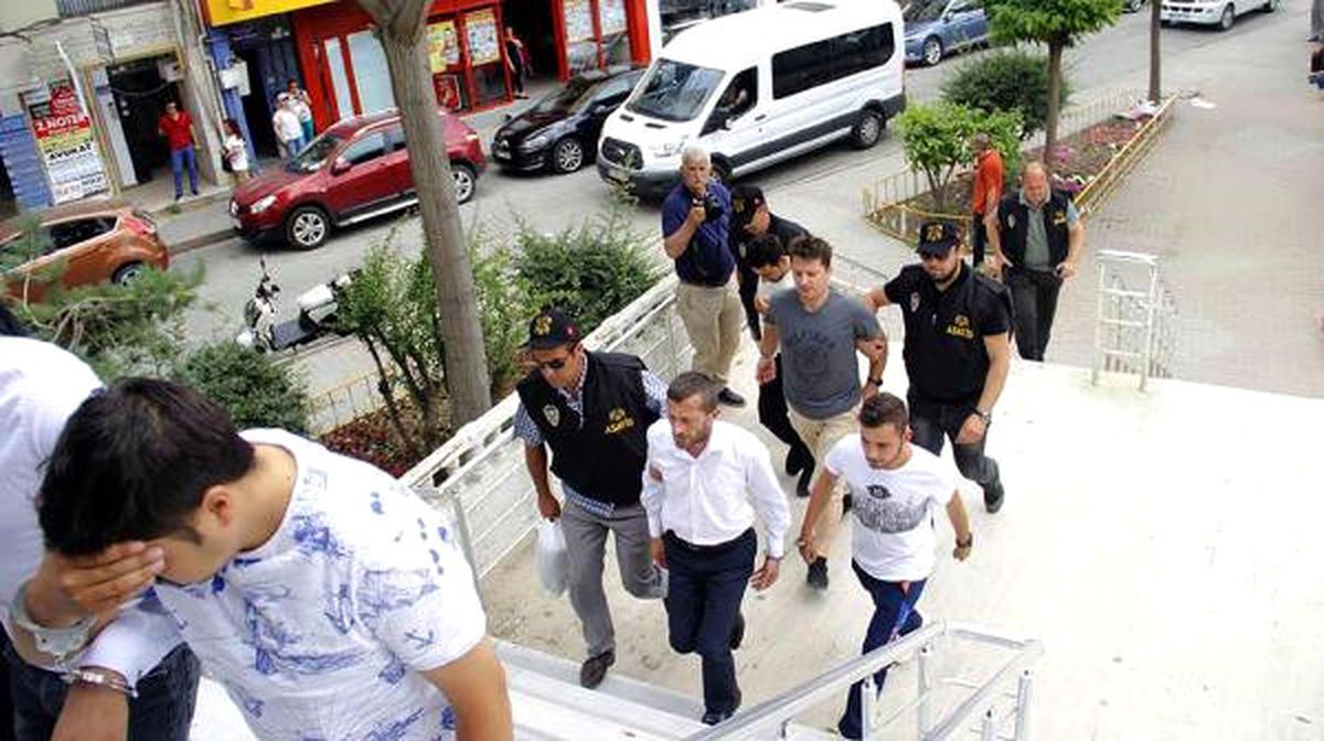 Telefonla İşadamlarını Dolandıran Şebekeye Operasyon: 8 Gözaltı