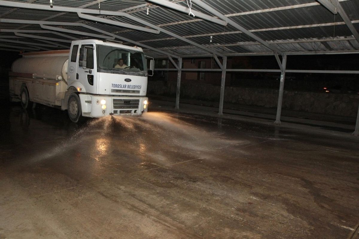 Toroslar\'da Pazar Yerlerinde Gece Mesaisi