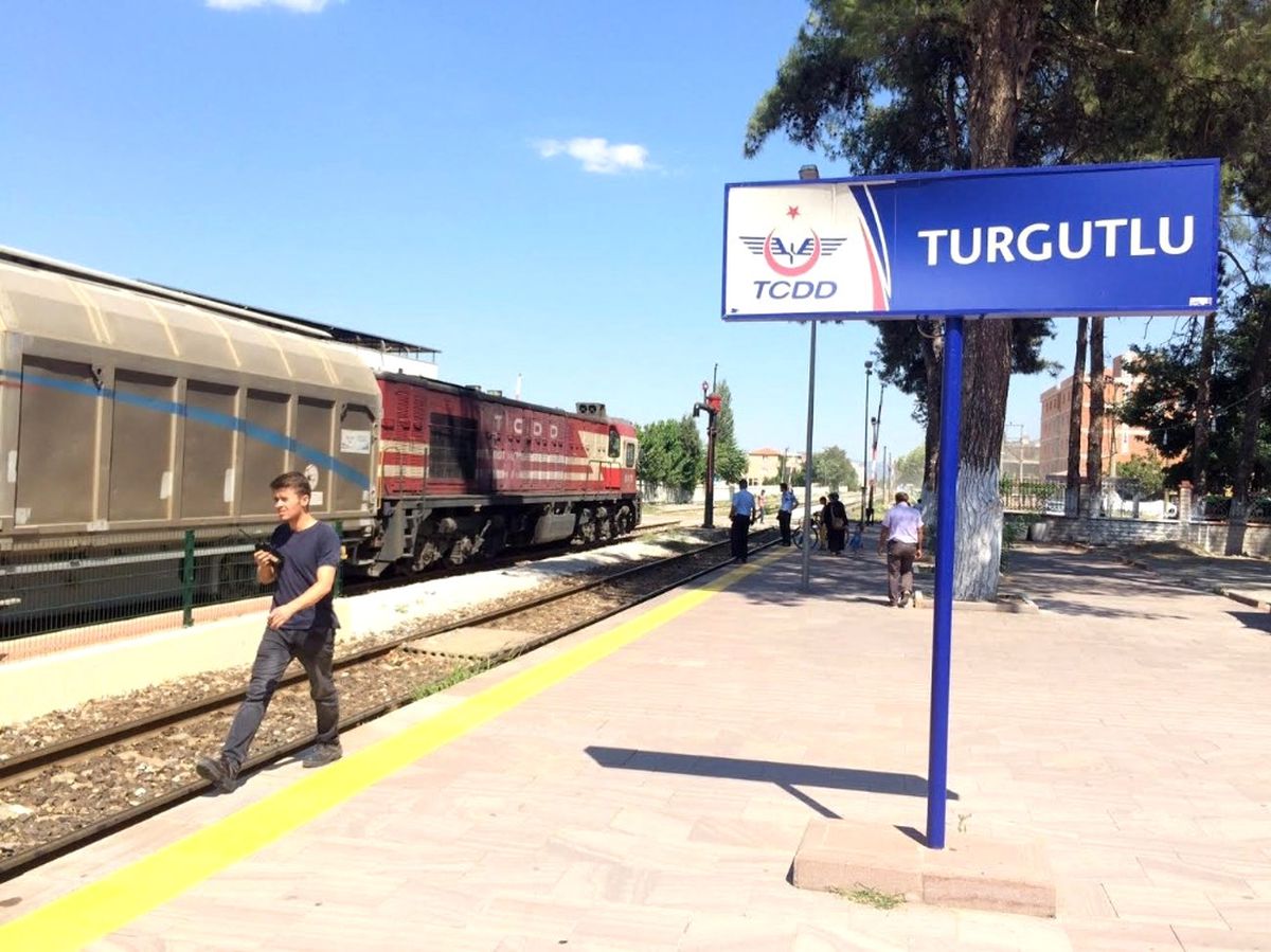Trenin Altında Kalan Gencin Bacağı Koptu