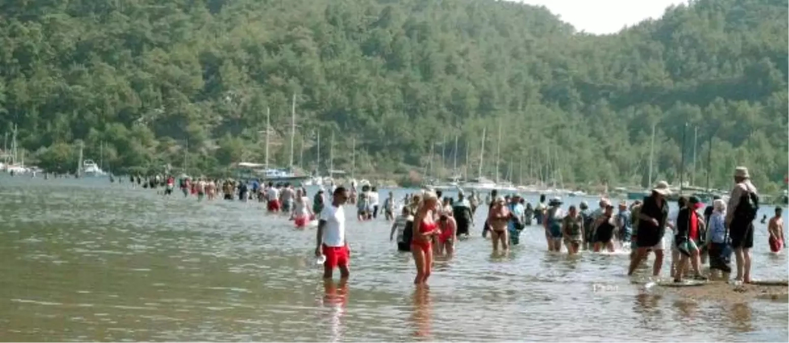 Turist Akınına Uğrayan Kızkumu\'nda İstenmeyen Görüntüler