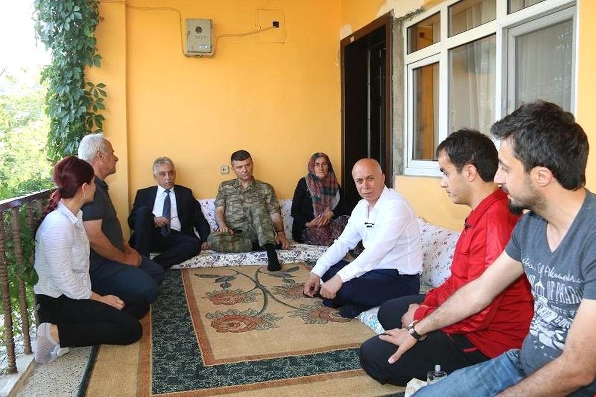 Vali Toprak\'tan Özatak Ailesine Ziyaret