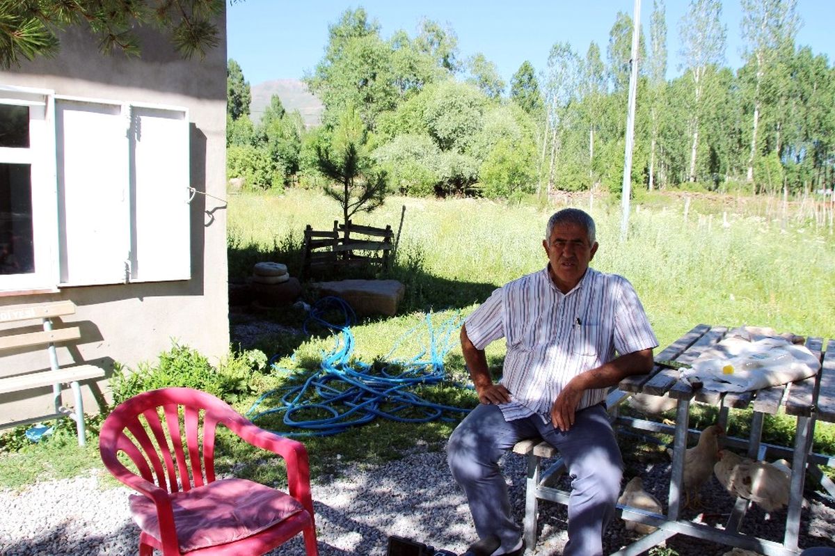 Vartolu Çiftçi 48 Yıldır Gazete Biriktiriyor