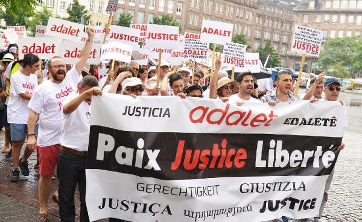 Adalet" İçin Strasbourg\'da Yüzlerce Kişi Yürüdü