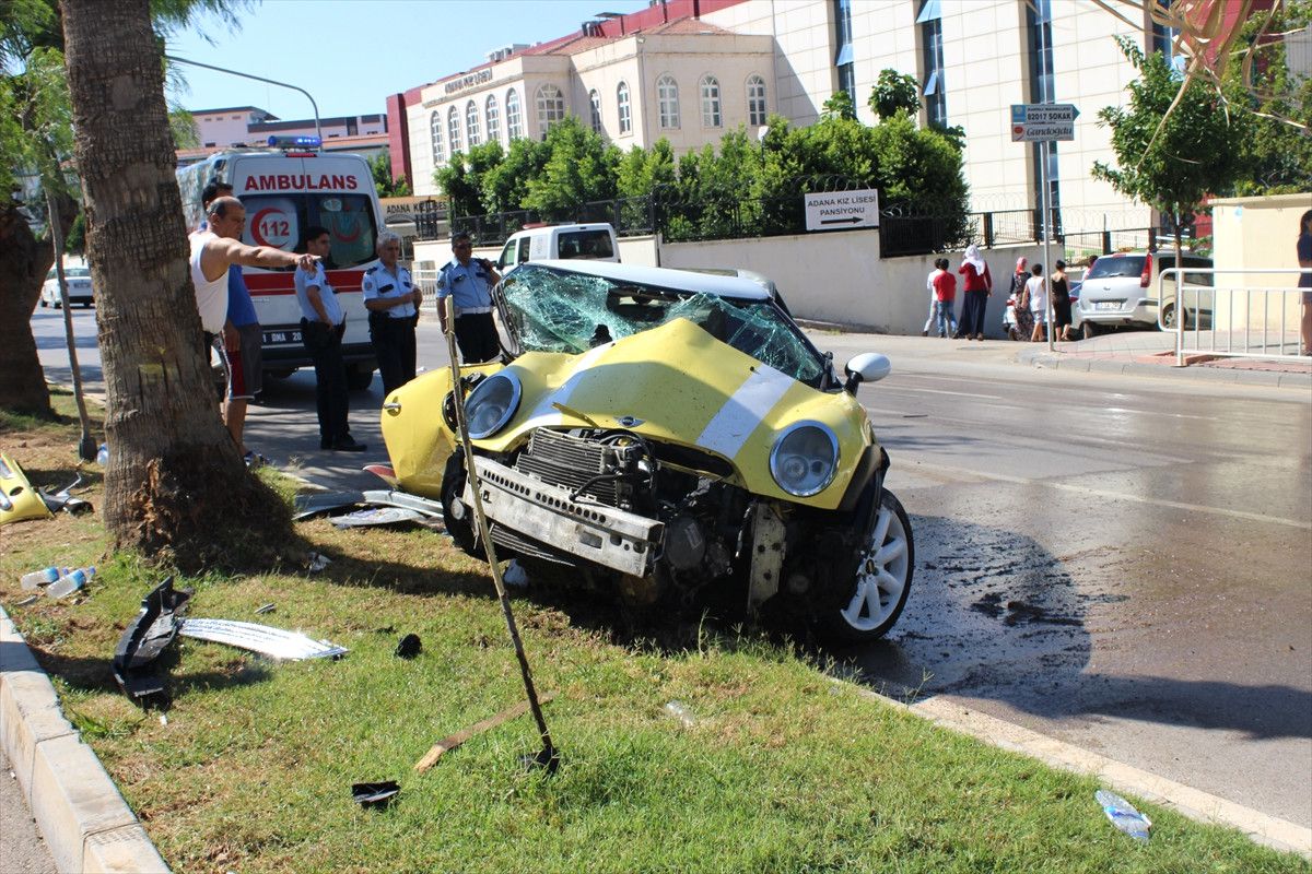 Adana Trafik Kazası: 2 Yaralı