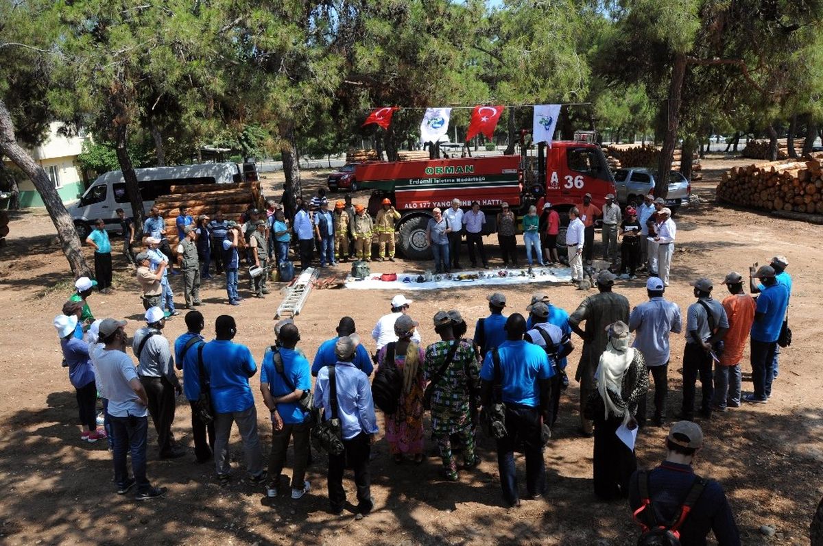 Afrikalı Ormancılara Yangın Tatbikatı