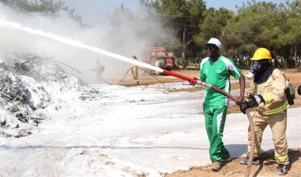 Afrikalı Ormancılara Yangın Tatbikatı