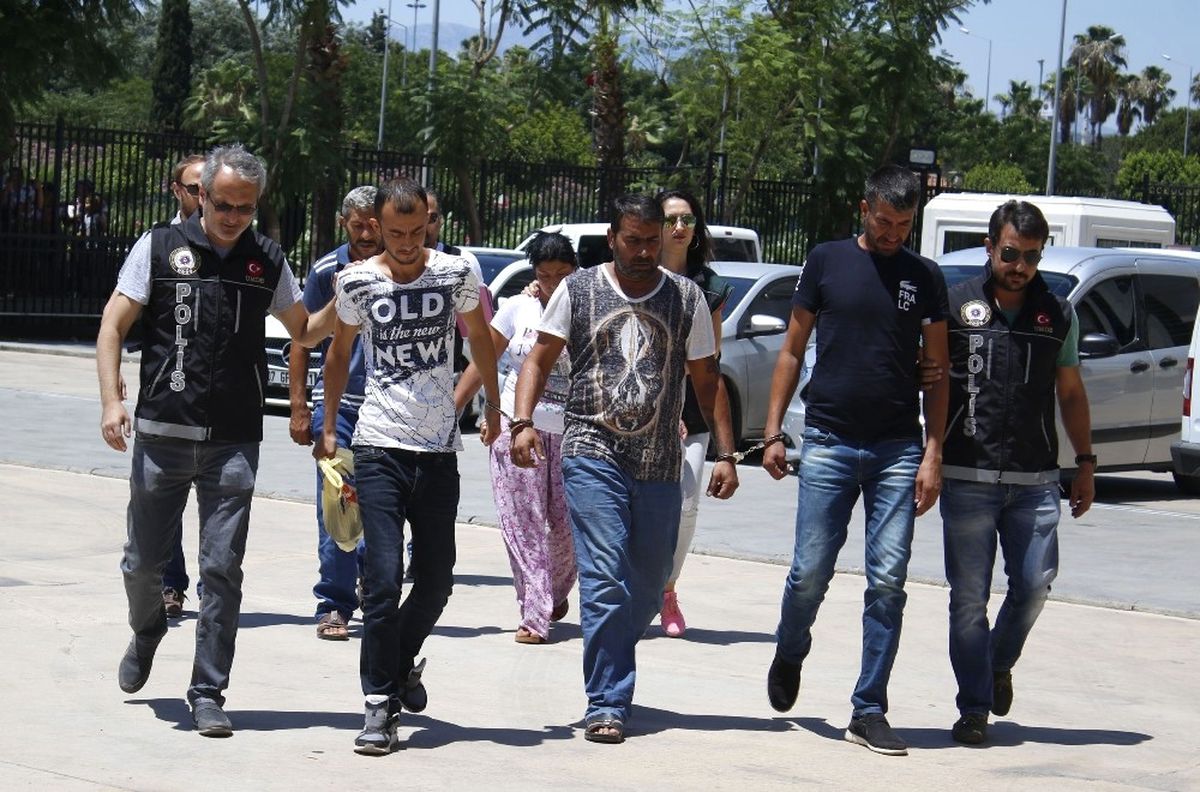 Antalya\'da Uyuşturucu Operasyonu: 5 Gözaltı