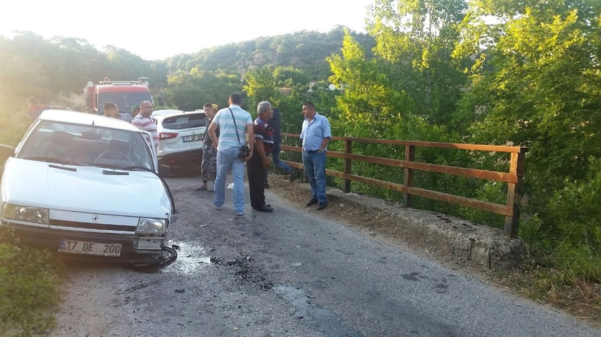 Araçlar Köprüde Çarpıştı: 1 Yaralı