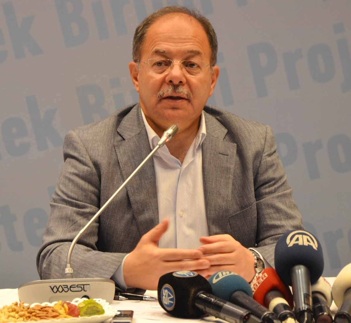 Bakan Akdağ: "Hastanenin Yolunu Eskişehir Belediyesi\'nin Yapamayacağı Anlaşıldı"
