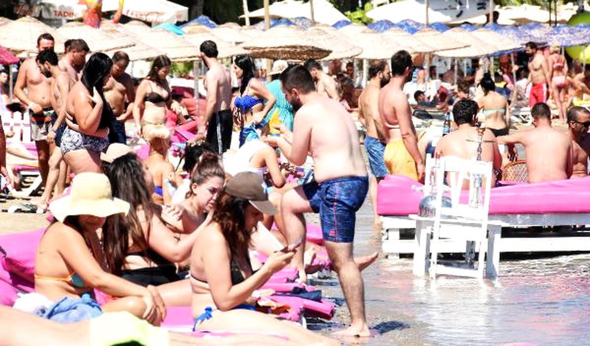 Bodrum\'da Sahiller Doldu