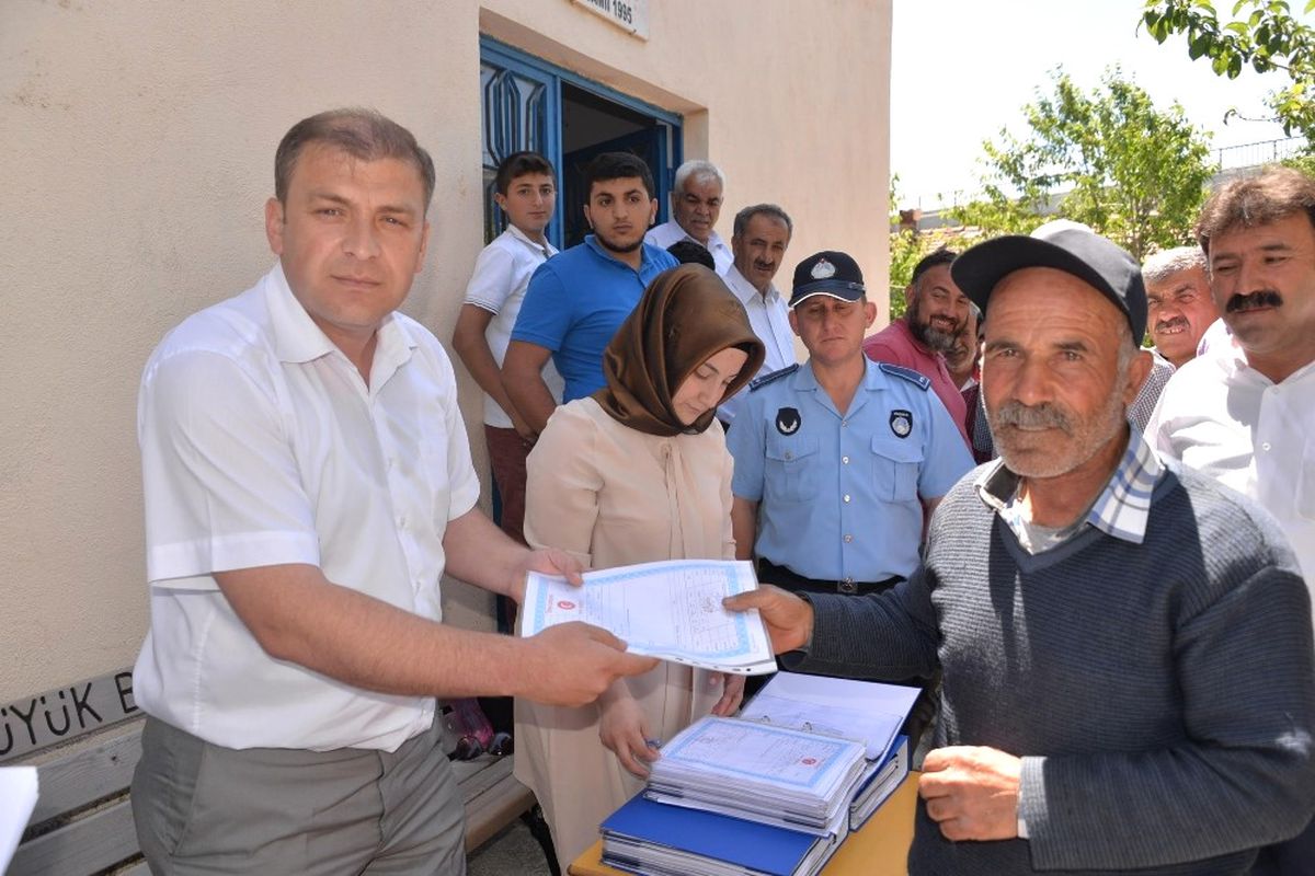 Bozüyük\'te İçköy Mevkiinin Tapuları Teslim Edildi