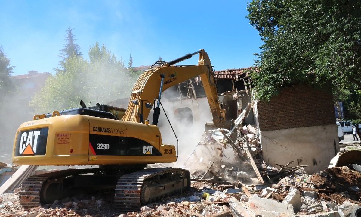Çankaya\'da Planlı Yapılaşma İçin Yıkımlar Sürüyor