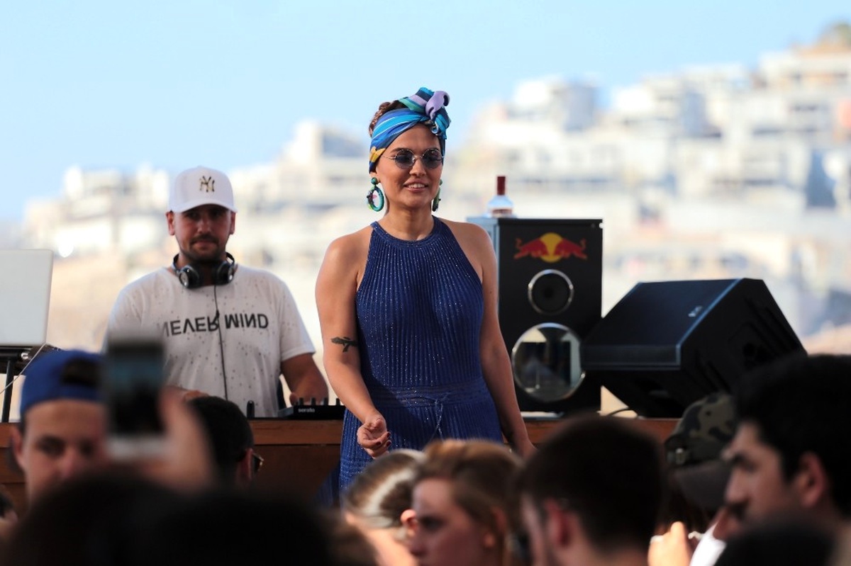 Demet Akalın, Spor Yaparken Belini İncitti