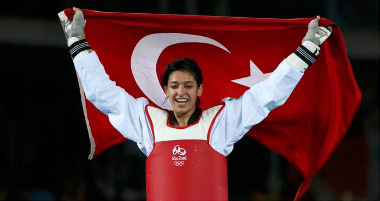 Dünya Şampiyonu Nur Tatar: Dövdüğüm 2 Kişiyi Babam Hastaneye Götürdü