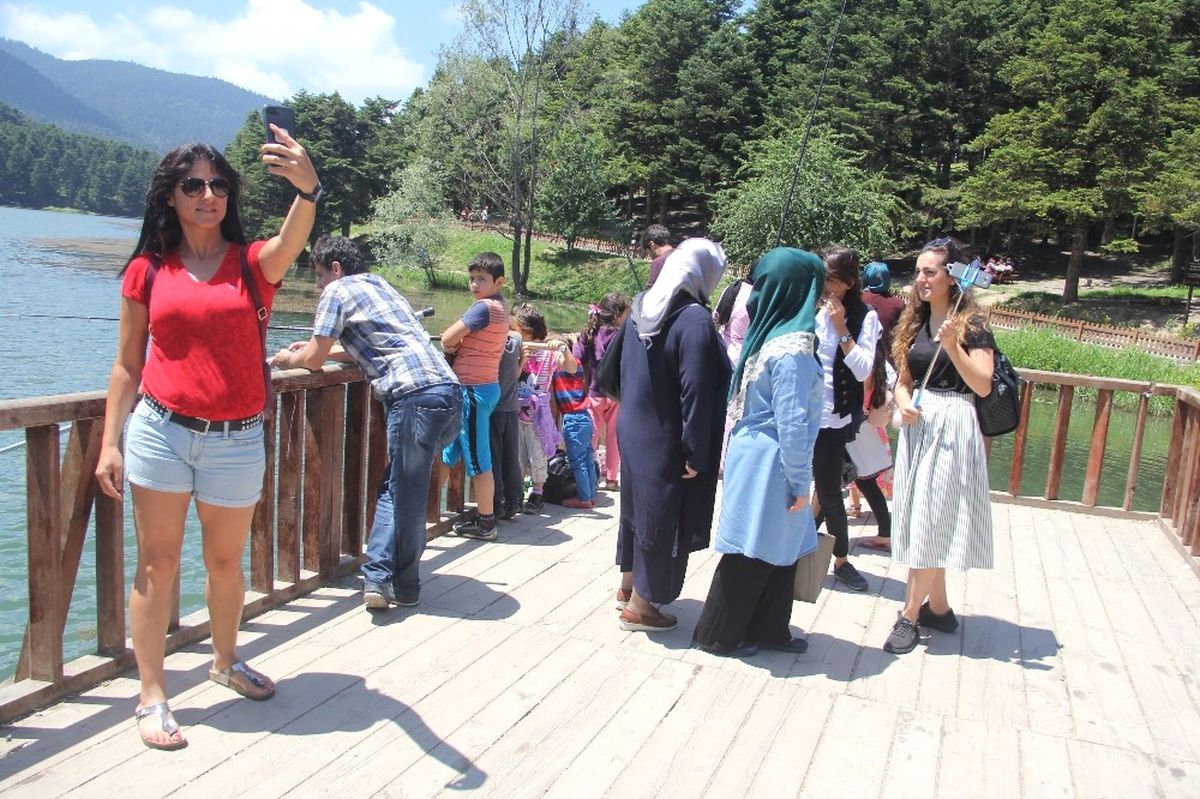 Gölcük Tabiat Parkı\'na Tatilci Akını