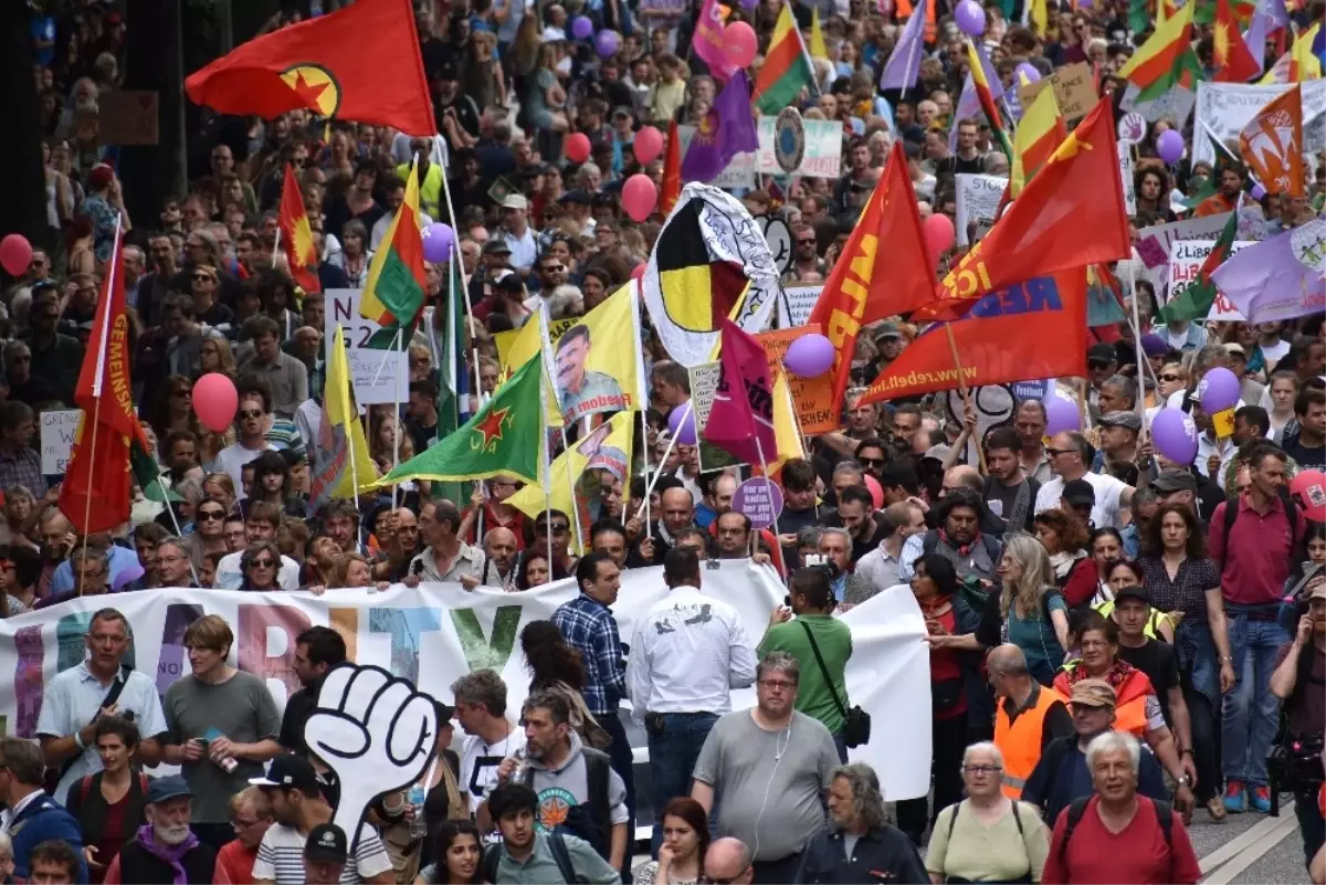 Hamburg\'da Pkk/pyd Sempatizanlarından Protesto