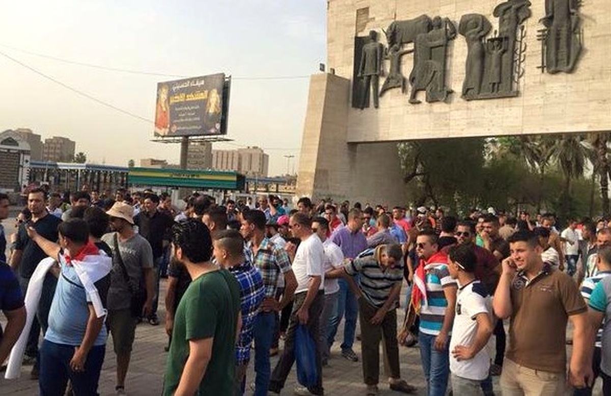 Irak\'ta Elektrik Kesintisi Nedeniyle Halk Sokaklarda