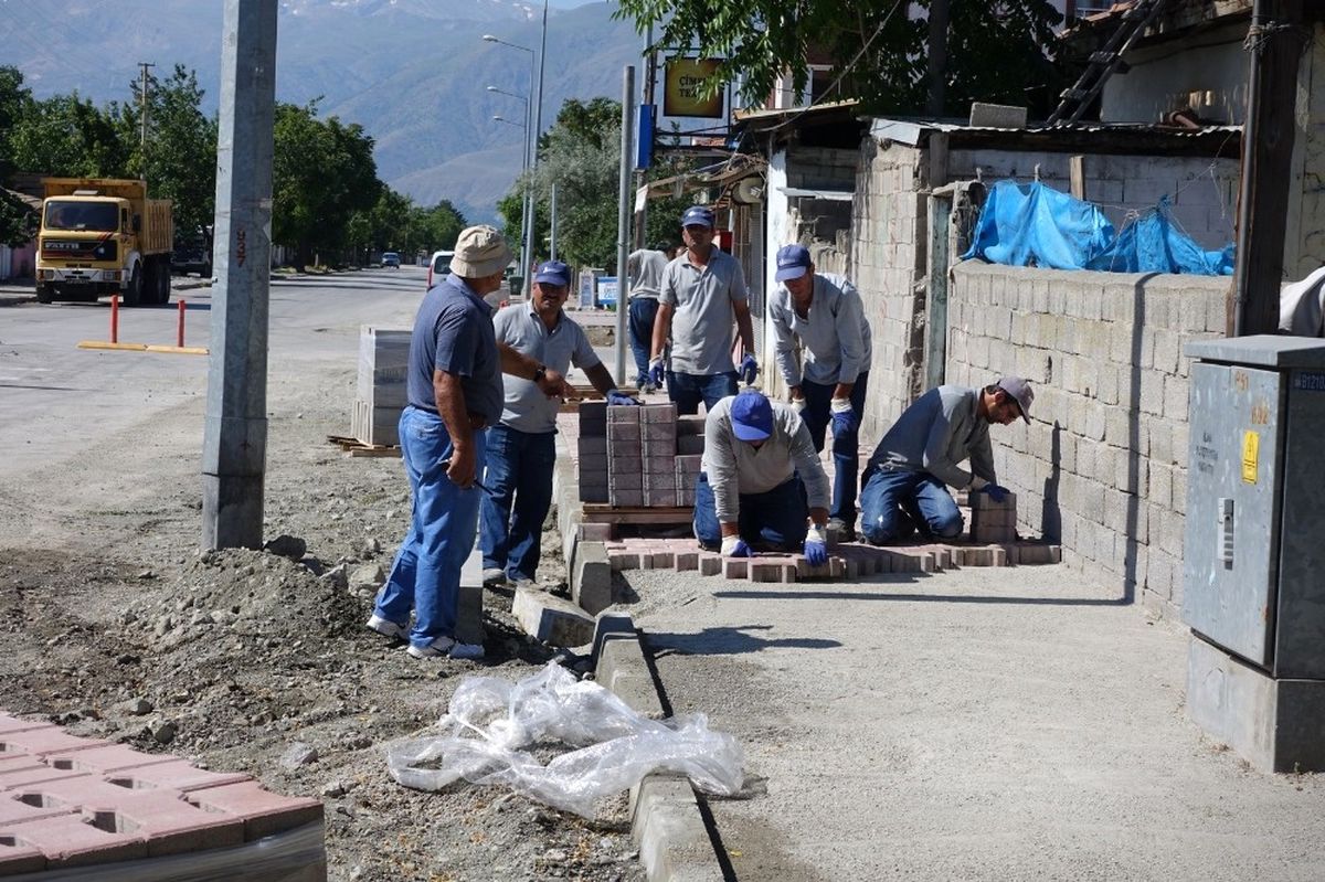 Kaldırım Çalışmaları Devam Ediyor