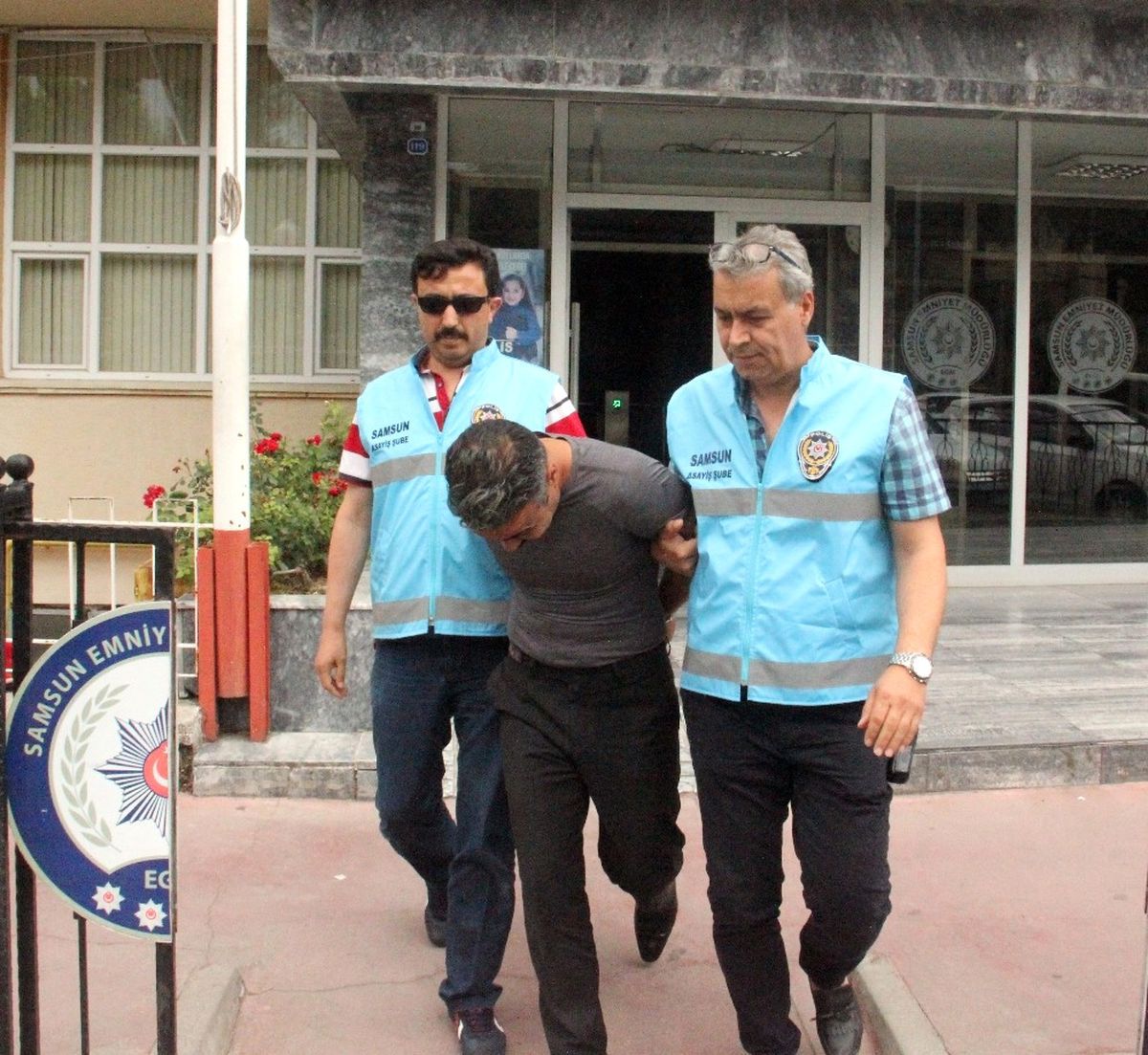 Kendisini Polis Olarak Tanıtan Suç Makinesi Yakalandı
