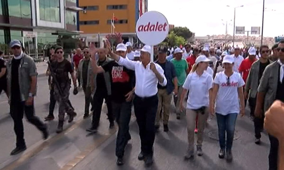 Kılıçdaroğlu, "Adalet Yürüyüşü"Ne Pendik\'te Mola Verdi