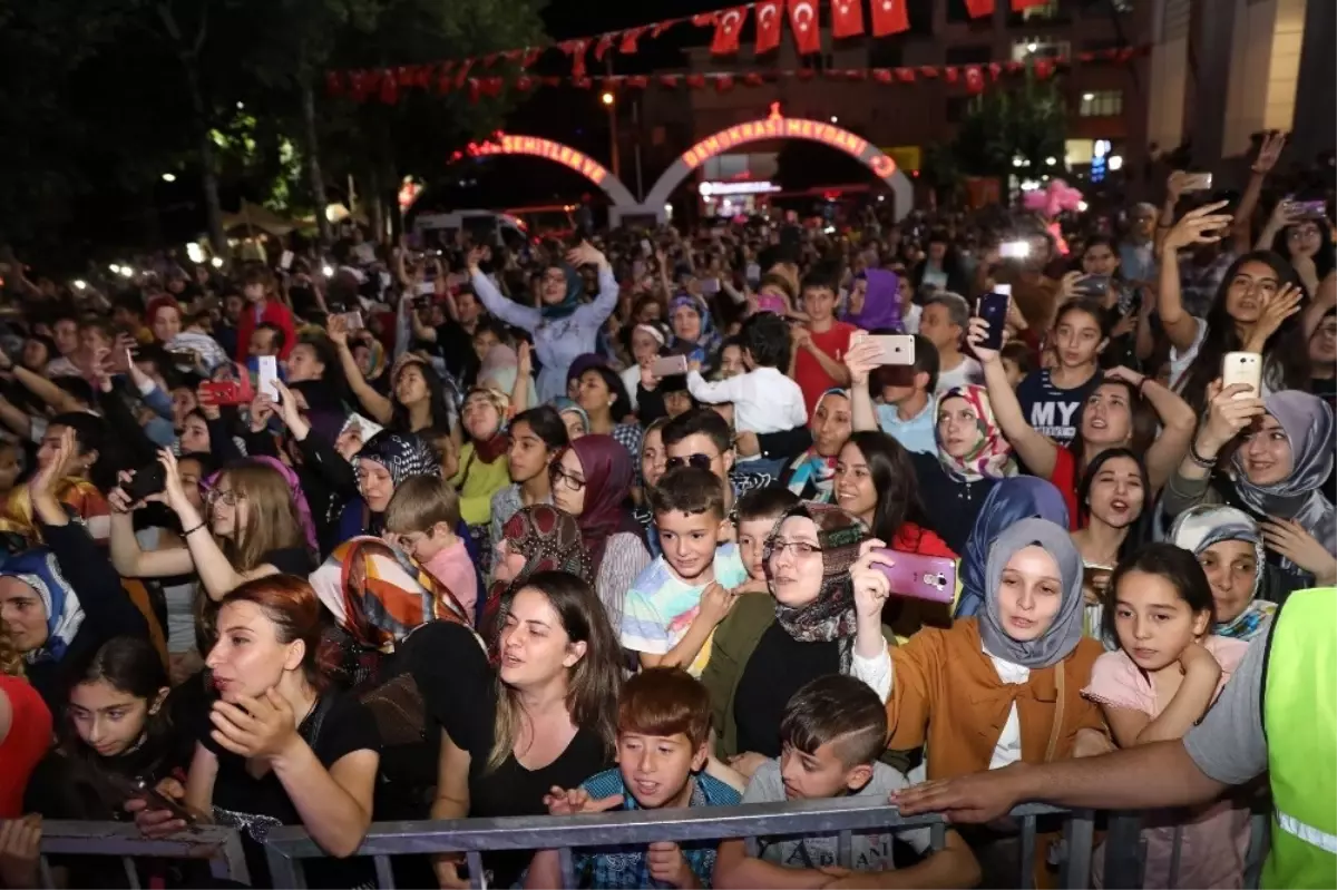 Kiraz Festivali\'ne Coşkulu Başlangıç