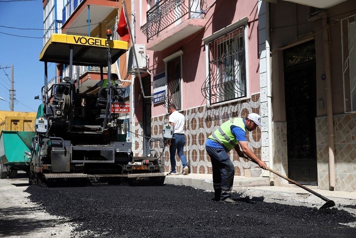 Konak\'ta Yollar Yenileniyor