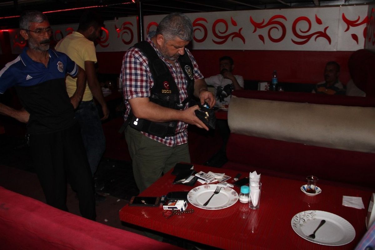Konya\'da Eğlence Mekanlarına Baskın