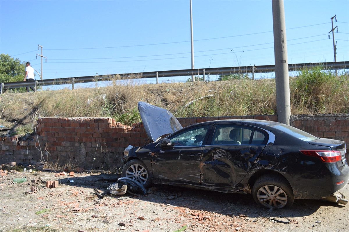 Manisa\'da Trafik Kazası: 3 Yaralı