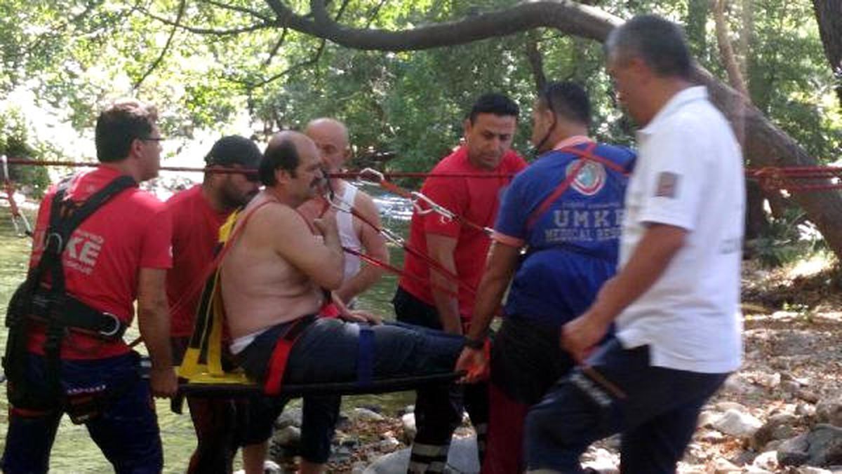 Muğla\'da Dereye Düşen Kişiyi Umke Kurtardı