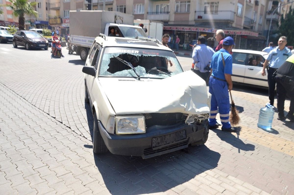 Nazilli\'de Trafik Kazası: 2 Yaralı