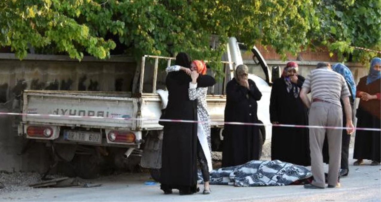 Otomobille Çarpışan Kamyonet, Yol Kenarındaki Kadınları Ezdi: 1 Ölü, 7 Yaralı