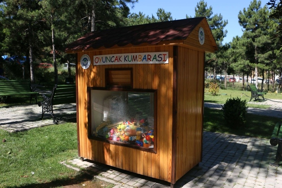 Oyuncak Kumbarası\'nda Oyuncaklar Birikmeye Devam Ediyor