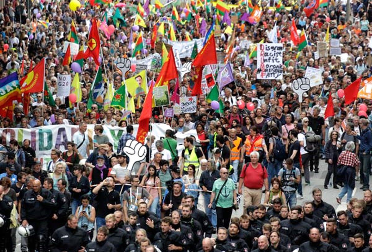 Almanya'nın İki Yüzlülüğü! Terör Örgütü Yandaşları PKK Paçavralarıyla Sokağa Çıktı
