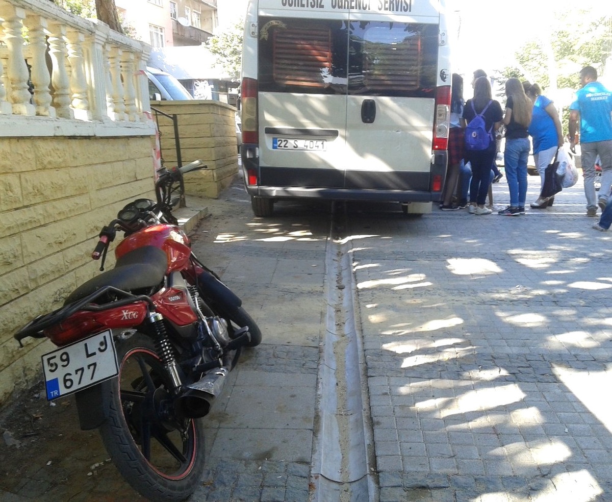 Polisten Kaçan Motosikletli Yayaya Çarptı