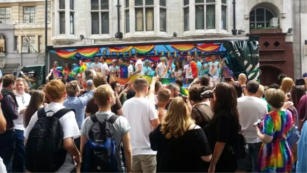 Pride İn London Yürüyüşü Başladı (3)