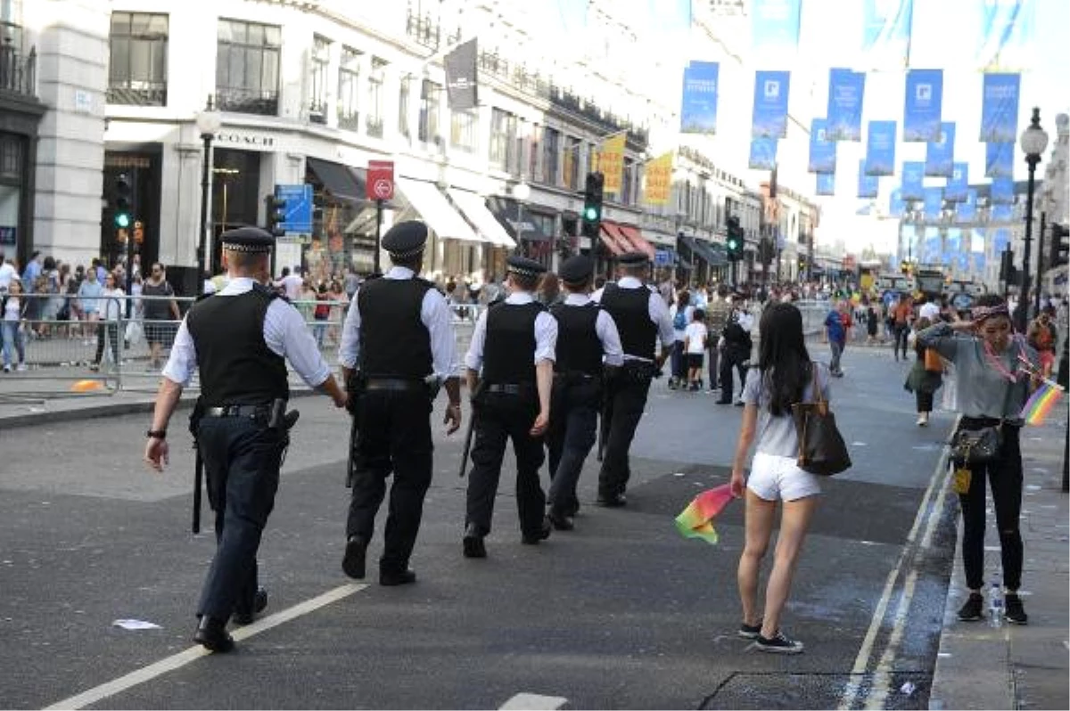 Pride İn London\' Yürüyüşü Büyük İlgi Gördü