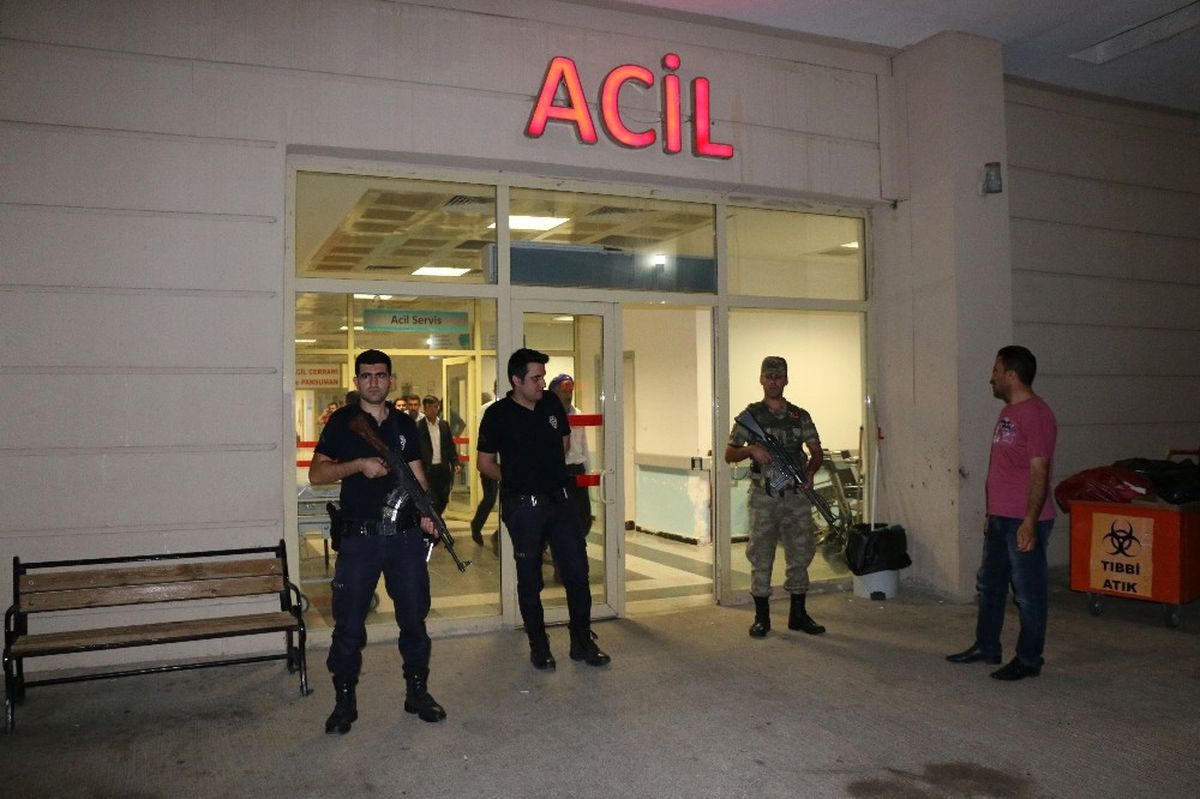 Şanlıurfa\'da Ağaç Kavgası: 2 Yaralı