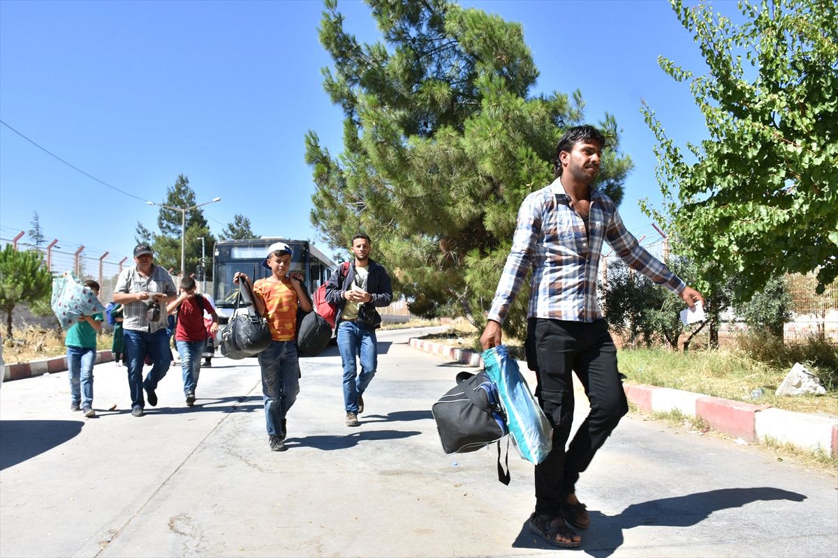 Sığınmacıların Bayram Sonrası Türkiye\'ye Dönüşleri Sürüyor