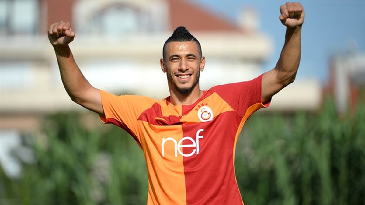 Sneijder\'in Formasını, Belhanda Giyecek