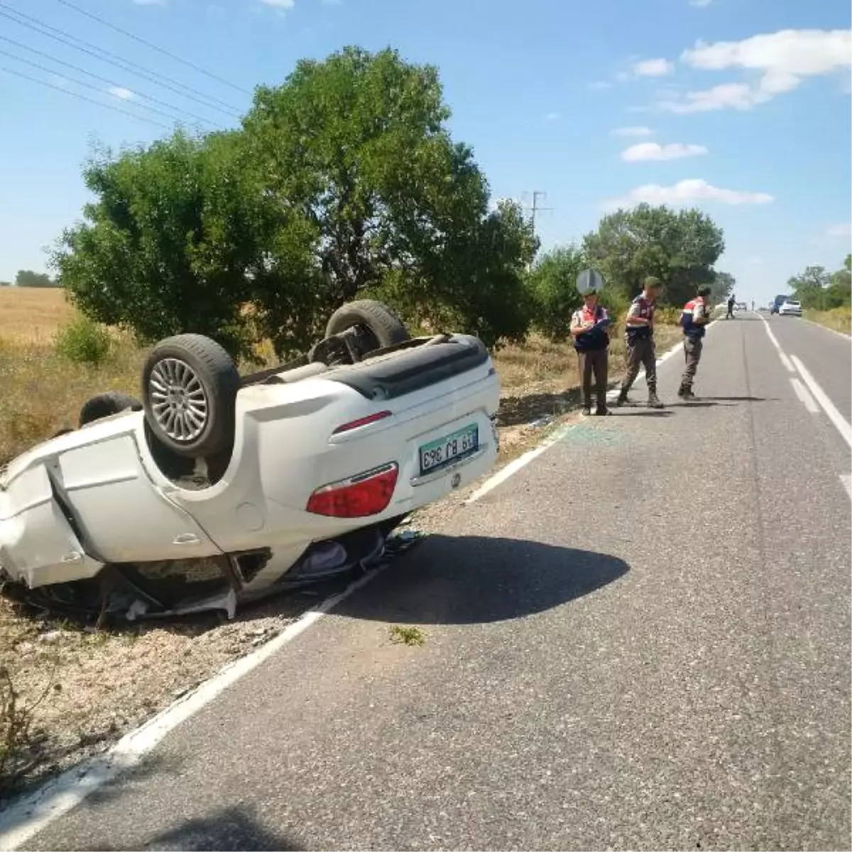 Takla Atan Otomobildeki Anne ve Bebeği Yaralandı