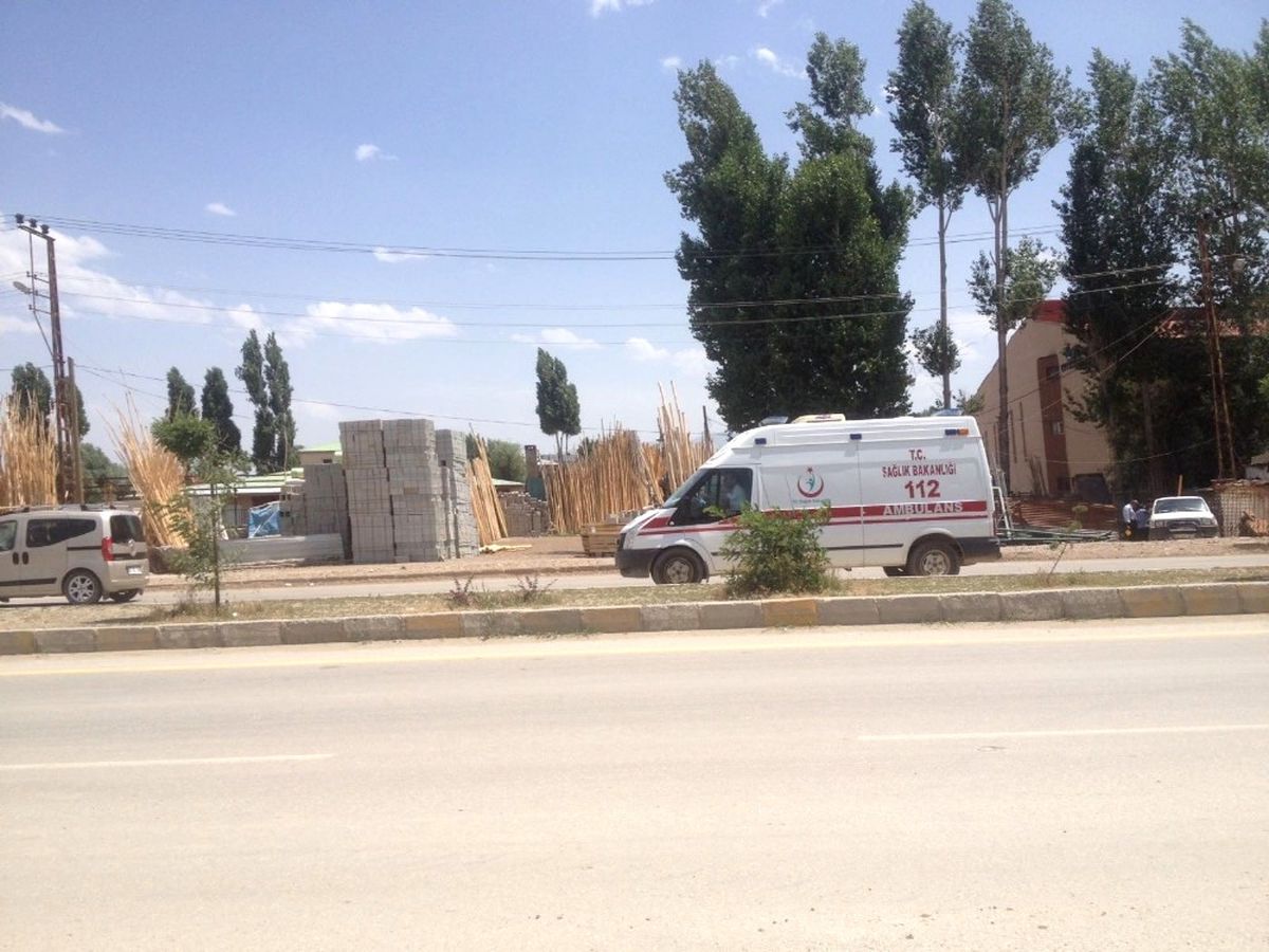 Teröristlerden Yol Şantiyesine Saldırı: 2 Yaralı
