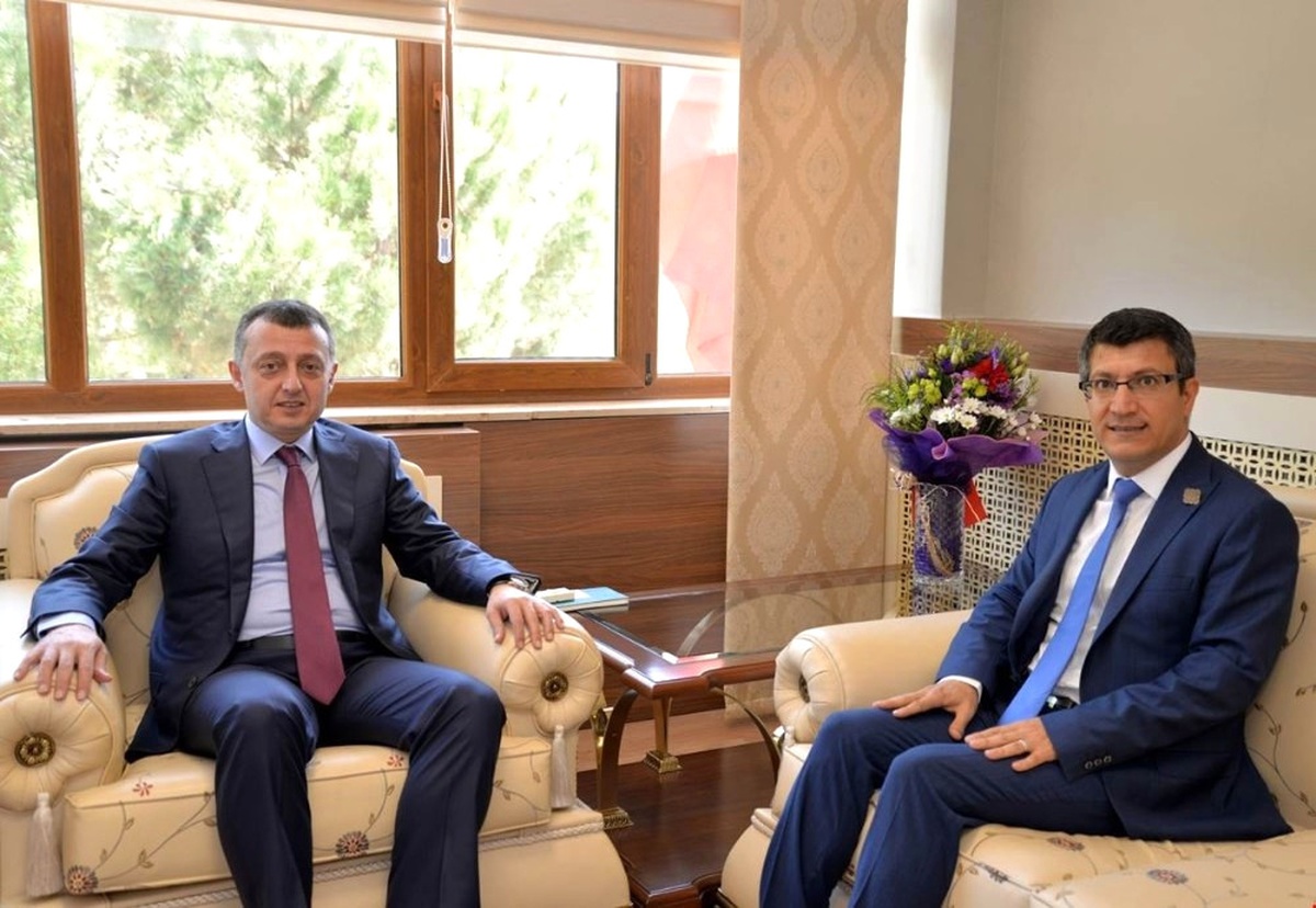 Vali Büyükakın ve Rektör Taş Bir Araya Geldi