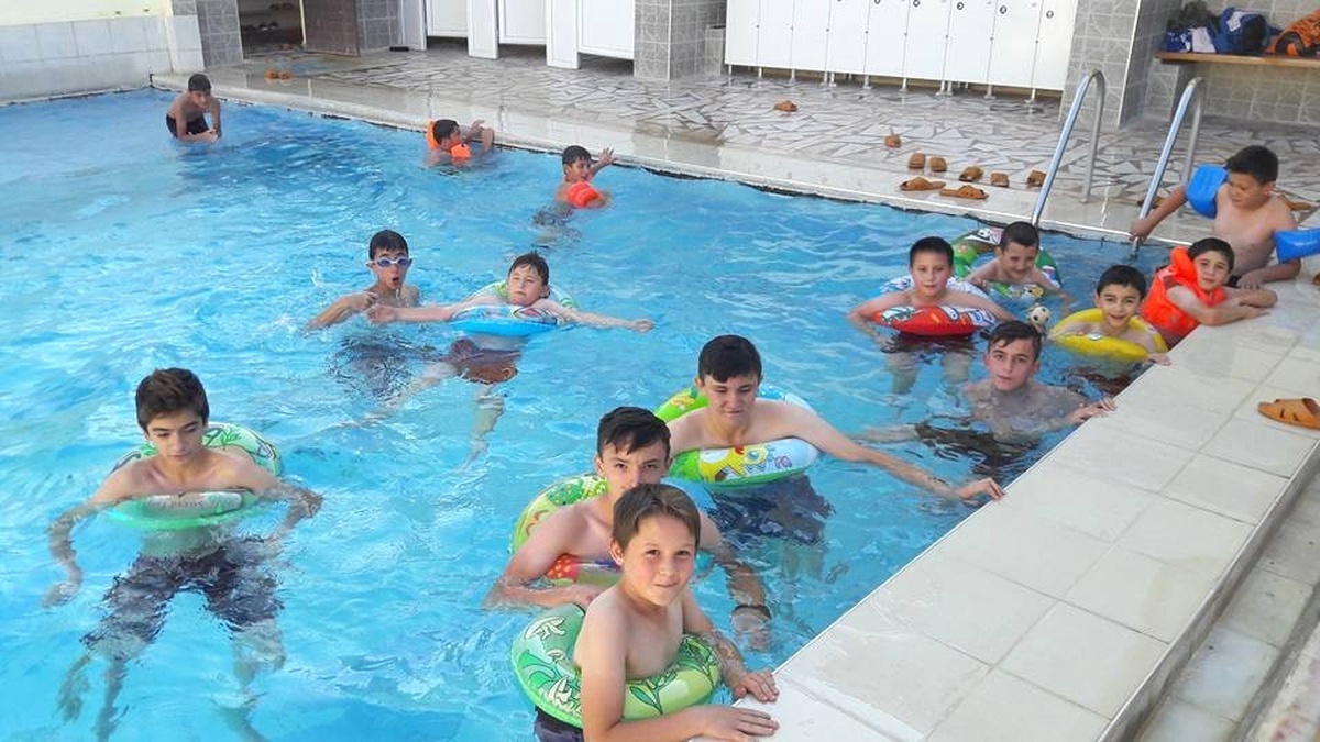 Yaz Kur\'an Kursu Öğrencilerinin Termal Havuz Keyfi